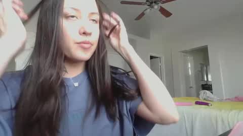 Snapshot of girlnextdoor702 chatting on 01-01-25, 09:52 Jasmine online show from 01-01-25, 09:52