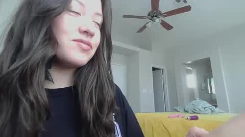 Snapshot of girlnextdoor702 chatting on 01-06-25, 05:49 Jasmine online show from 01-06-25, 05:49