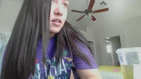 Snapshot of girlnextdoor702 chatting on 01-21-25, 06:23 Jasmine online show from 01-21-25, 06:23