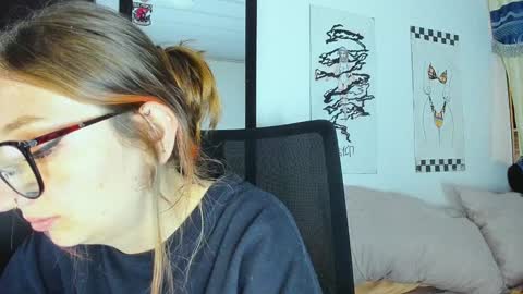 Snapshot of girlsativa chatting on 12-03-24, 03:20 Maze    Thumbs up online show from 12-03-24, 03:20