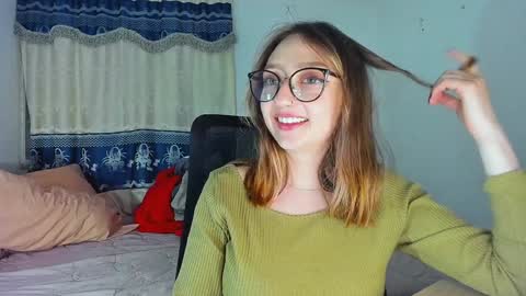 Snapshot of girlsativa chatting on 12-24-24, 04:11 Maze    Thumbs up online show from 12-24-24, 04:11