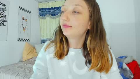 Snapshot of girlsativa chatting on 12-27-24, 02:04 Maze    Thumbs up online show from 12-27-24, 02:04