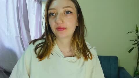 Snapshot of girlsativa chatting on 01-03-25, 12:08 Maze    Thumbs up online show from 01-03-25, 12:08