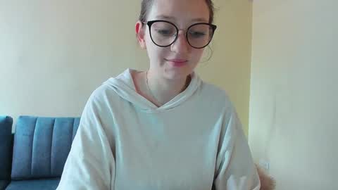 Snapshot of girlsativa chatting on 01-04-25, 04:00 Maze    Thumbs up online show from 01-04-25, 04:00