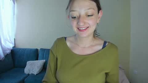 Snapshot of girlsativa chatting on 01-06-25, 12:35 Maze    Thumbs up online show from 01-06-25, 12:35