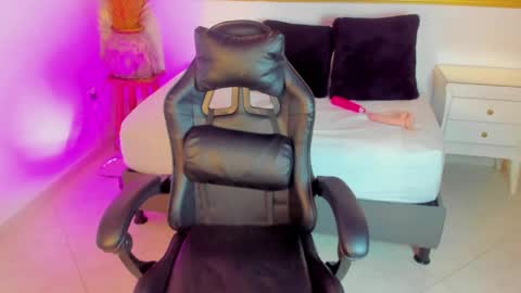 G I S E online show from 04-08-26, 02:22