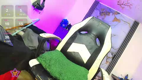 Snapshot of gisele_fox chatting on 05-21-26, 11:01 Gisel online show from 05-21-26, 11:01
