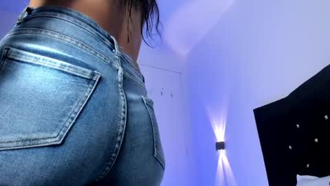 Gisell online show from 04-07-26, 01:11