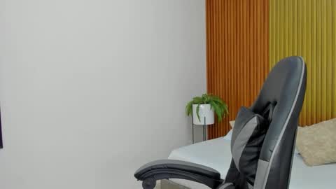 G I S E online show from 11-03-25, 07:26