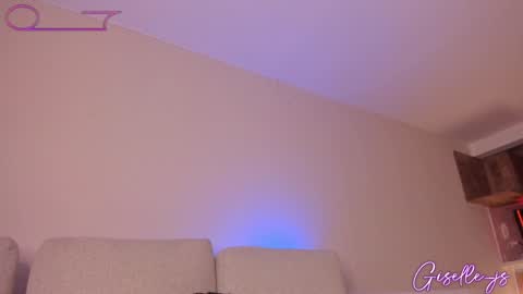 Instagram gisellee  22  online show from 01-14-26, 03:56