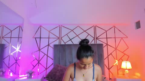 Snapshot of giselle_roldan chatting on 01-15-25, 12:04 GISELLE ROLDAN online show from 01-15-25, 12:04