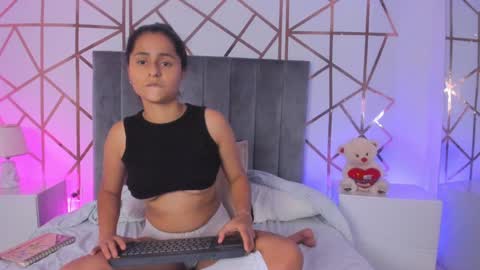 Snapshot of giselle_roldan chatting on 02-07-25, 05:51 GISELLE ROLDAN online show from 02-07-25, 05:51