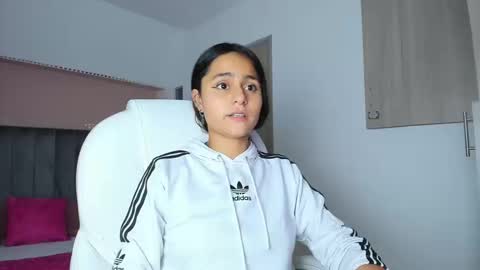 Snapshot of giselle_roldan chatting on 09-13-25, 04:01 GISELLE ROLDAN online show from 09-13-25, 04:01