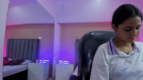 Snapshot of giselle_roldan chatting on 02-19-26, 07:54 GISELLE ROLDAN online show from 02-19-26, 07:54