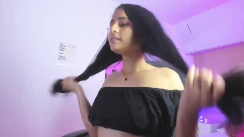 Snapshot of giselle_roldan chatting on 03-05-26, 04:08 GISELLE ROLDAN online show from 03-05-26, 04:08