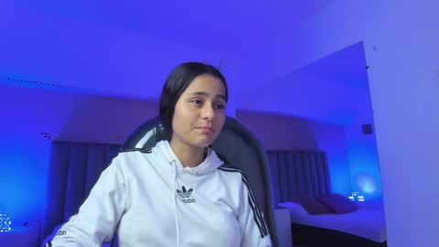Snapshot of giselle_roldan chatting on 05-21-26, 01:56 GISELLE ROLDAN online show from 05-21-26, 01:56