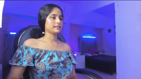 Snapshot of giselle_roldan chatting on 05-24-26, 04:17 GISELLE ROLDAN online show from 05-24-26, 04:17