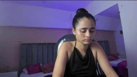 Snapshot of giselle_roldan chatting on 05-27-26, 03:14 GISELLE ROLDAN online show from 05-27-26, 03:14