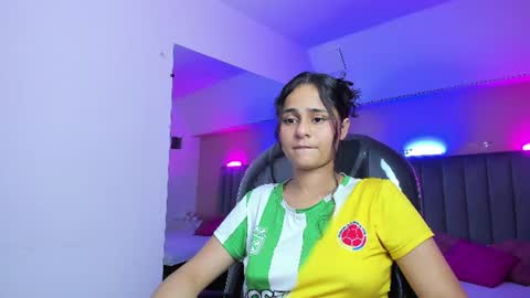 Snapshot of giselle_roldan chatting on 06-18-26, 02:34 GISELLE ROLDAN online show from 06-18-26, 02:34