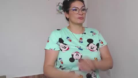 Snapshot of gisellecarter_ chatting on 02-14-25, 09:43 Giselle online show from 02-14-25, 09:43