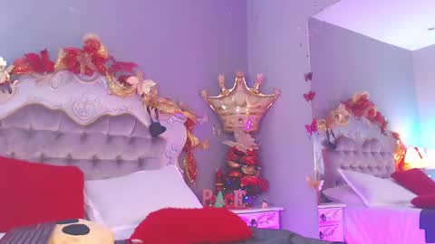Snapshot of gisellenoah chatting on 12-26-24, 02:37 GiselleNoah online show from 12-26-24, 02:37
