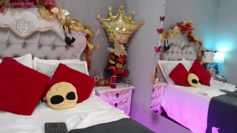 Snapshot of gisellenoah chatting on 12-30-24, 04:19 GiselleNoah online show from 12-30-24, 04:19