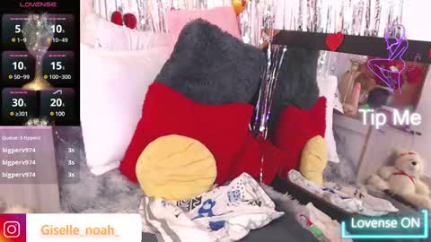 Snapshot of gisellenoah chatting on 02-15-25, 02:22 GiselleNoah online show from 02-15-25, 02:22