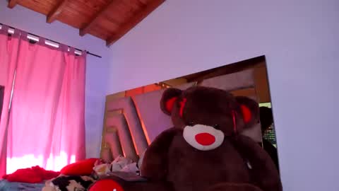 . Gisel Reyes . online show from 02-16-25, 09:16