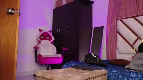 Snapshot of giselreyes1 chatting on 07-29-26, 04:43 . Gisel Reyes . online show from 07-29-26, 04:43