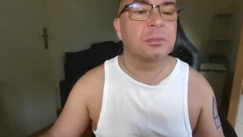 Snapshot of giulio203 chatting on 09-27-25, 08:30 giulio203 online show from 09-27-25, 08:30