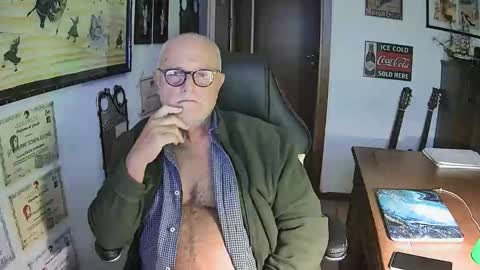 giutomma930394 online show from 11-01-25, 02:30