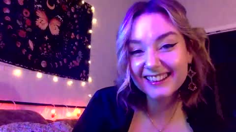 Snapshot of givemesweetdreams chatting on 12-13-24, 02:43 givemesweetdreams online show from 12-13-24, 02:43