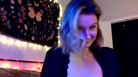 Snapshot of givemesweetdreams chatting on 12-27-24, 01:53 givemesweetdreams online show from 12-27-24, 01:53