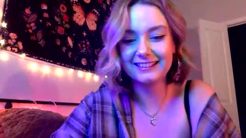 Snapshot of givemesweetdreams chatting on 01-24-25, 03:22 givemesweetdreams online show from 01-24-25, 03:22