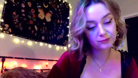 Snapshot of givemesweetdreams chatting on 02-19-25, 01:08 givemesweetdreams online show from 02-19-25, 01:08