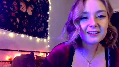 Snapshot of givemesweetdreams chatting on 03-04-25, 04:27 givemesweetdreams online show from 03-04-25, 04:27