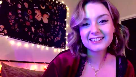 Snapshot of givemesweetdreams chatting on 03-11-25, 12:00 givemesweetdreams online show from 03-11-25, 12:00