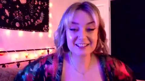 Snapshot of givemesweetdreams chatting on 10-26-25, 04:35 givemesweetdreams online show from 10-26-25, 04:35