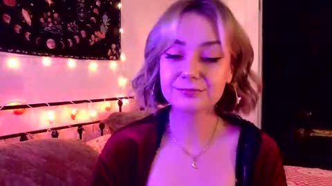 Snapshot of givemesweetdreams chatting on 10-27-25, 07:18 givemesweetdreams online show from 10-27-25, 07:18