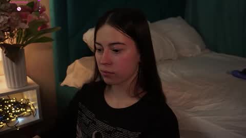 Snapshot of gizefto chatting on 03-25-26, 02:34 Agness online show from 03-25-26, 02:34