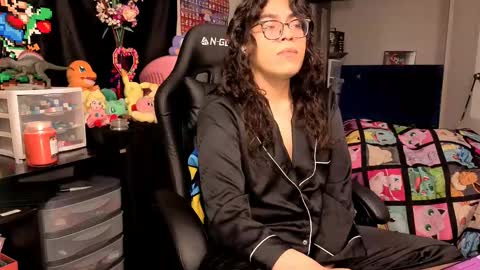 glaceon9 online show from 10-06-25, 05:43