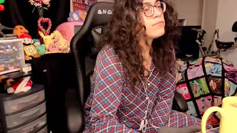 glaceon9 online show from 10-22-25, 08:47