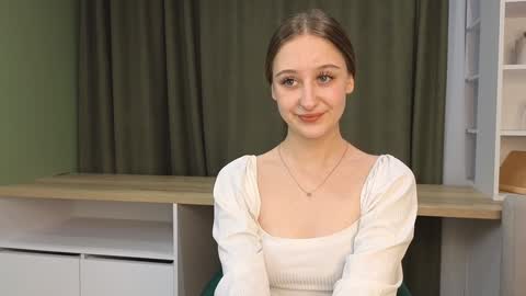 Snapshot of gladysacreman chatting on 01-23-25, 04:19 Michelle online show from 01-23-25, 04:19