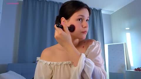 Snapshot of gladysacreman chatting on 09-18-25, 02:57 Michelle online show from 09-18-25, 02:57