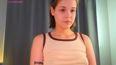 Snapshot of gladysacreman chatting on 10-04-25, 03:15 Michelle online show from 10-04-25, 03:15