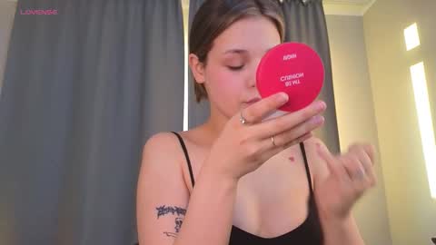 Snapshot of gladysacreman chatting on 10-09-25, 03:04 Michelle online show from 10-09-25, 03:04