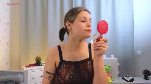 Snapshot of gladysacreman chatting on 10-27-25, 02:59 Michelle online show from 10-27-25, 02:59