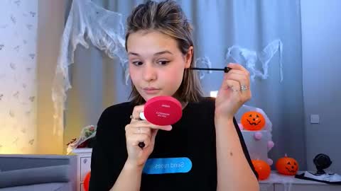 Snapshot of gladysacreman chatting on 10-29-25, 02:58 Michelle online show from 10-29-25, 02:58