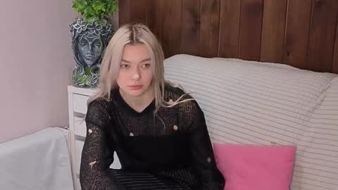 Snapshot of gladysrevels chatting on 02-12-26, 09:26 Angel online show from 02-12-26, 09:26