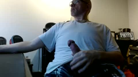 Snapshot of glaikind925958 chatting on 06-16-26, 03:31 glaikind925958 online show from 06-16-26, 03:31